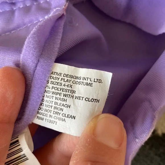 Girls cheerleading outfit with letter C - Picture 7 of 7